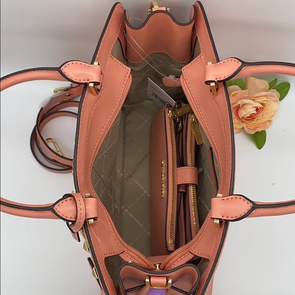 MICHAEL KORS RAYNE MD EW SATCHEL & WRISTLET SET - Picture 9 of 16